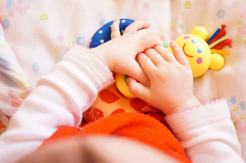 baby, hand, infant-587921.jpg